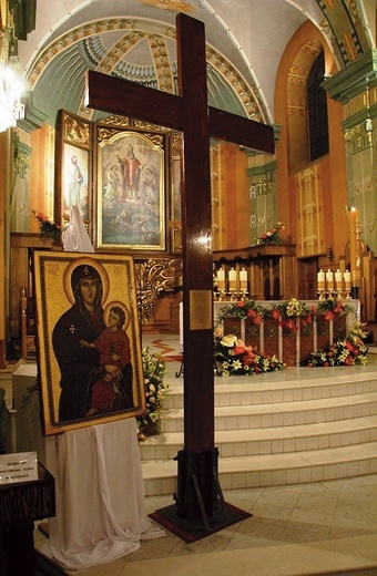 Krzyż i ikona ŚDM, które peregrynują po całym świecie, przybywają do naszej diecezji  po raz drugi.  W 2009 r. znaki  gościły m.in. w bielskiej  katedrze św. Mikołaja