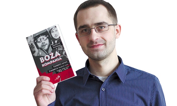Mateusz Pietrzak,  student teologii, oazowicz i miłośnik gór, ze swoją pierwszą książką