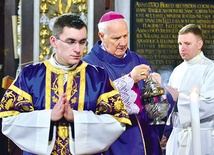 Diakon Sebastian Makuch podczas Mszy św. na rozpoczęcie Roku Życia Konsekrowanego 