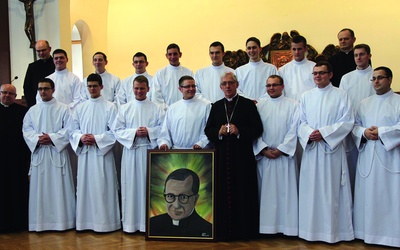  Prefektem rocznika, który 21 lutego przyjął posługę lektoratu, jest ks. Paweł Til, ojcem duchownym – ks. Marek Długajczyk, patronem – św. Josemaría Escrivá de Balaguer 