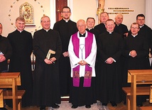 22 lutego księża ze wspólnoty Przymierze Kapłańskie przybyli do Łowicza na spotkanie z bp. Andrzejem F. Dziubą