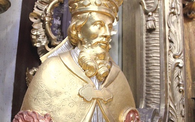 Jedna z relikwii św. Wojciecha umieszczona na ołtarzu głównym kościoła pod wezwaniem właśnie tego biskupa męczennika