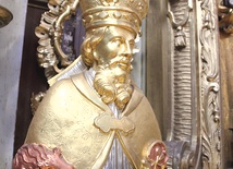 Jedna z relikwii św. Wojciecha umieszczona na ołtarzu głównym kościoła pod wezwaniem właśnie tego biskupa męczennika
