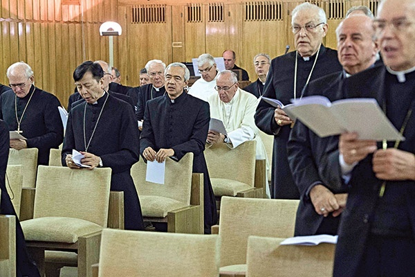  23.02.2015. Ariccia. Włochy. Papież wraz ze współpracownikami z Kurii Rzymskiej odbywa doroczne rekolekcje wielkopostne. Potrwają do 27 lutego, a nauki głosić będzie włoski karmelita o. Bruno Secondin.  Ich tematem ma być duszpasterskie odczytanie historii proroka Eliasza.  