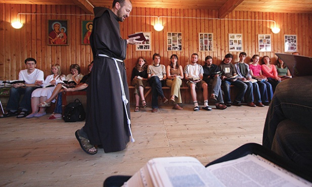 – Ważne, by kapłani przeżywali to samo, co wspólnota – zauważa bernardyn o. Cyprian Moryc