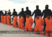 15 lutego 2015 roku. Na libijskiej plaży dżihadyści zamordowali z zimną krwią 21 mężczyzn.  Umierali z imieniem Jezusa na ustach