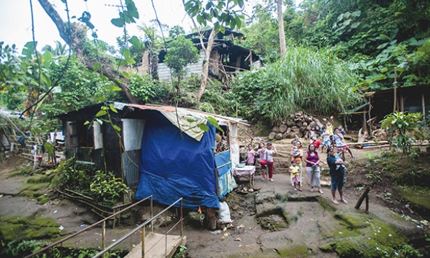 Kilkanaście rodzin żyje tak na dziko od kilkunastu lat