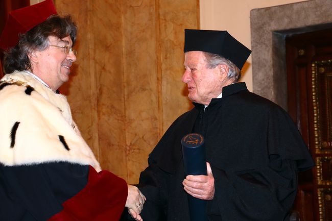 Doktorat honoris causa dla sir Neville'a Marrinera