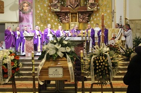 W kościele św. Józefa na Złotych Łanach bp Tadeusz Rakoczy przewodniczył Mszy św. w intencji śp. ks. prałata Józefa Szczypty