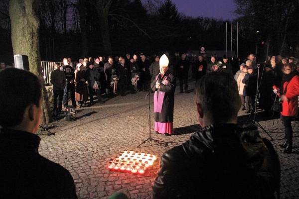 Apel Poległych przy grobie Inki