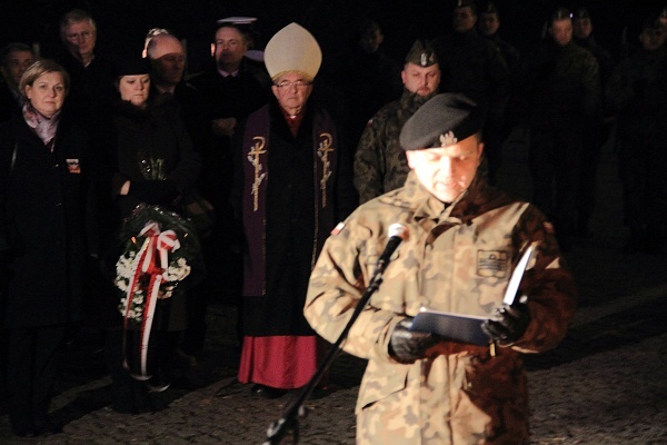 Apel Poległych przy grobie Inki