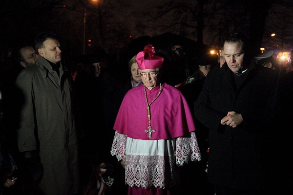 Apel Poległych przy grobie Inki