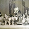 2 grudnia 1973. Poświęcenie kościoła w Stalowej Woli.  Z lewej abp Ignacy Tokarczuk