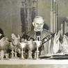 2 grudnia 1973. Poświęcenie kościoła w Stalowej Woli.  Z lewej abp Ignacy Tokarczuk