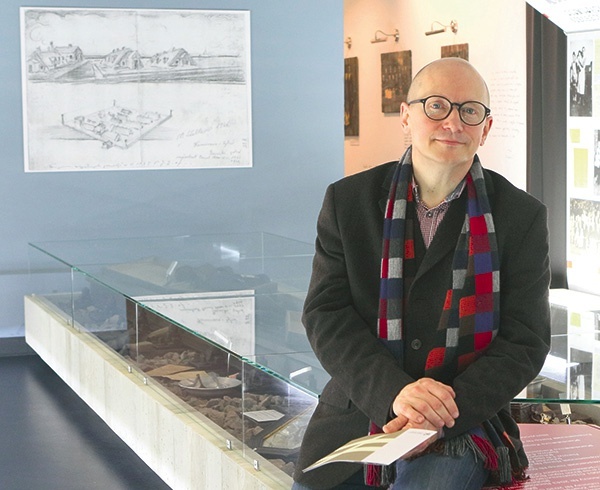 Robert Kwiatek opracował koncepcję wystawy w trzy dni