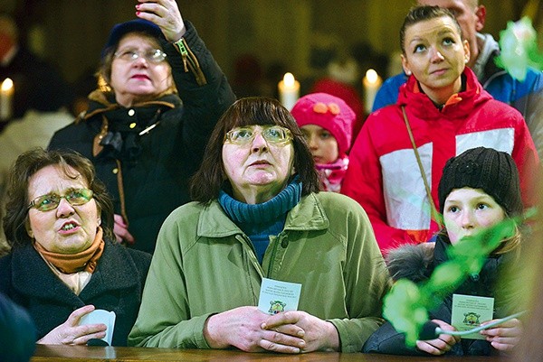  Jak zawsze przy Maryi dobrze czuje się każde pokolenie Jej dzieci