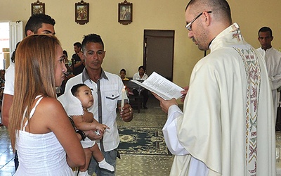 – Na Kubie chrzest św. dla wielu jest pierwszym i zarazem ostatnim sakramentem, który przyjmują. Oby tak nie było w przypadku małej Camili – mówi z nadzieją ks. Witold, były szef „Gościa Zielonogórsko-Gorzowskiego”