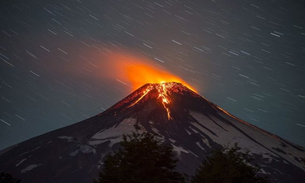 Tysiące ewakuowanych po erupcji wulkanu
