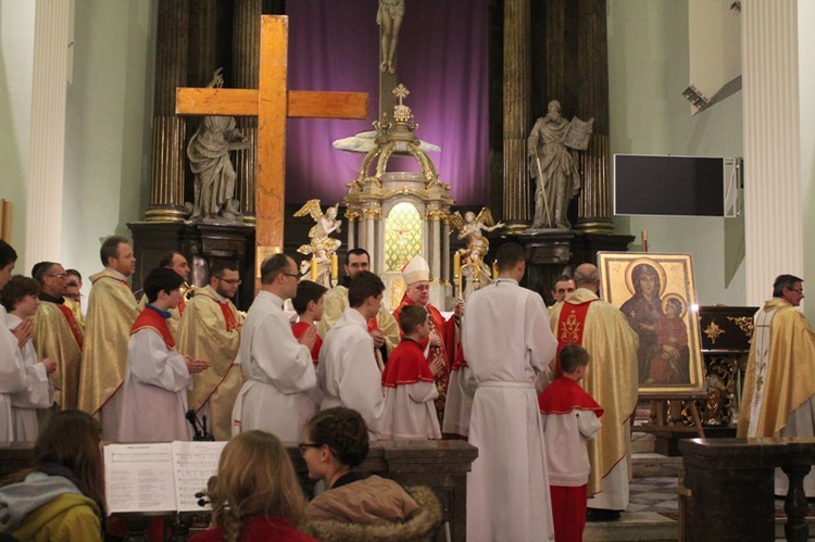 Krzyż ŚDM i ikona Matki Bożej w Cieszynie