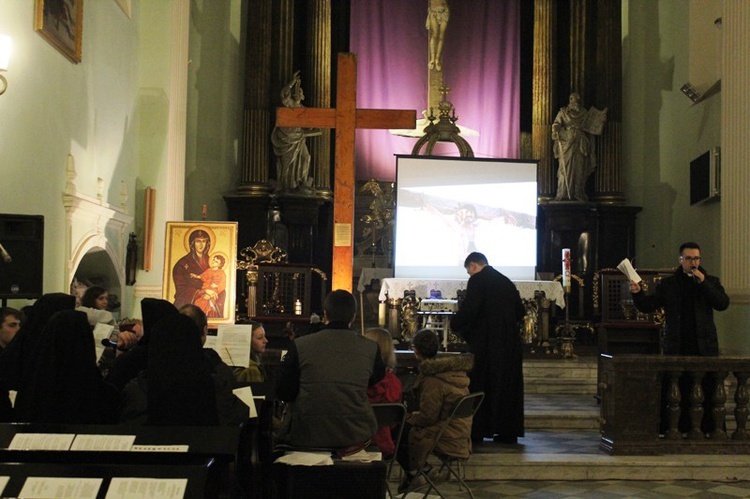 Krzyż ŚDM i ikona Matki Bożej w Cieszynie