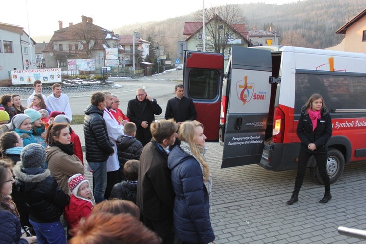 Krzyż ŚDM i ikona Matki Bożej w Rajczy