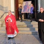 Krzyż ŚDM i ikona Matki Bożej w Rajczy