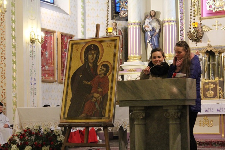 Krzyż ŚDM i ikona Matki Bożej w Rajczy