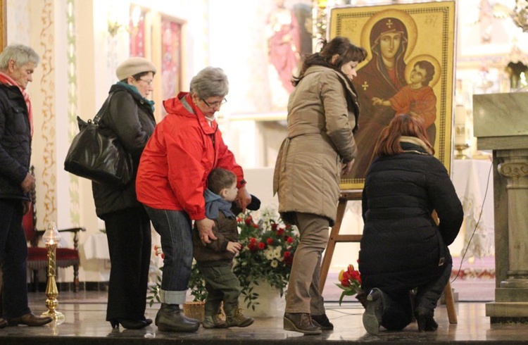 Krzyż ŚDM i ikona Matki Bożej w Rajczy