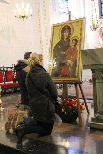 Krzyż ŚDM i ikona Matki Bożej w Rajczy