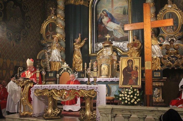Krzyż ŚDM i ikona Matki Bożej w Żywcu