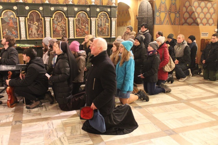 Krzyż ŚDM i ikona Matki Bożej w Żywcu