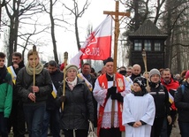 Ponad 3 tysiące osób z wielu miejscowości Polski południowej uczestniczyły w obozowej Drodze Krzyżowej