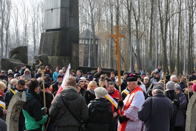 Droga Krzyżowa o trzeźwość narodu w KL Auschwitz-Birkenau