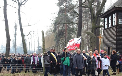 Droga Krzyżowa o trzeźwość narodu w KL Auschwitz-Birkenau