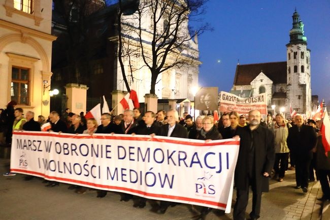 Marsz "W obronie demokracji i wolności mediów". Kraków 2015