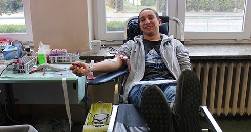 Pełnoletni uczniowie z Kęt już po raz 49. honorowo oddawali krew