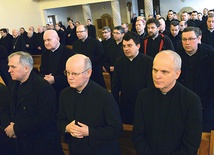 W skupieniu wzięli udział biskupi, duszpasterze z wielu parafii  oraz księża pracujący w kurii i seminarium