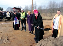 Abp Sławoj Leszek Głódź rozpoczyna budowę kościoła św. Karola Boromeusza w Wejherowie