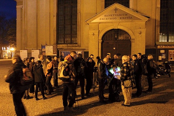   Start odbywa się w sanktuarium z cząstką krzyża, na którym umarł Jezus Chrystus