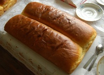 Chleb z pieca i kiełbasa wiejska