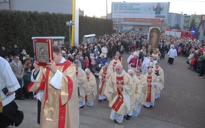 Procesja do kościoła