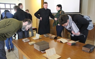 Stare i bardzo stare modlitewniki mogli obejrzeć uczestnicy kolejnego spotkania muzealnego w Bielsku-Białej