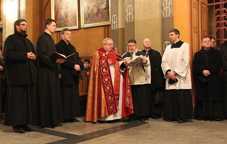 Krzyż i ikona Matki Bożej w Bielsku-Białej - cz. 1