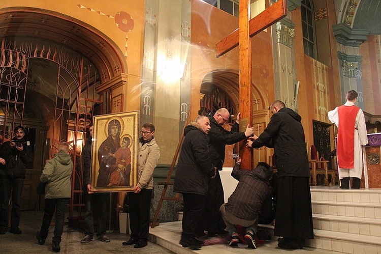 Krzyż i ikona Matki Bożej w Bielsku-Białej - cz. 1