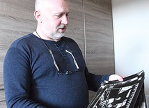  W domu artysta ma wiele wykonanych przez siebie zdjęć w technice szlachetnej