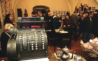 Od kilku lat w siedzibie muzeum w Jaworze funkcjonuje piernikowa kawiarnia i kuchnia. Zachowano w niej autentyczne przybory sprzed wieków, służące do wyrobu tego ciasta