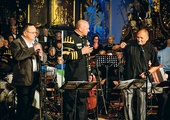   Autorzy od lewej: Jan Drechsler, Marek Klementowski i Michał Malicki po wykonaniu oratorium „Jan Paweł II” na Jasnej Górze w lipcu ub. roku