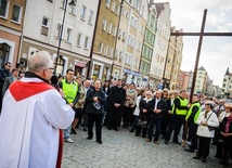 Głogów. Z krzyżem przez miasto