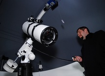 Pasjonaci ze stowarzyszenia Polaris zapraszają do zwiedzenia nowego obserwatorum astronomicznego i wspólnego oglądania zaćmienia Słońca