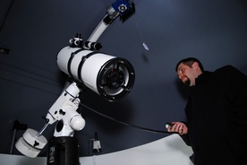 Pasjonaci ze stowarzyszenia Polaris zapraszają do zwiedzenia nowego obserwatorum astronomicznego i wspólnego oglądania zaćmienia Słońca